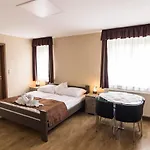 Cuha-gyoengye Apartmanhaz Apartment