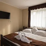 Cuha-gyoengye Apartmanhaz *
