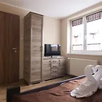 Cuha-gyoengye Apartmanhaz *