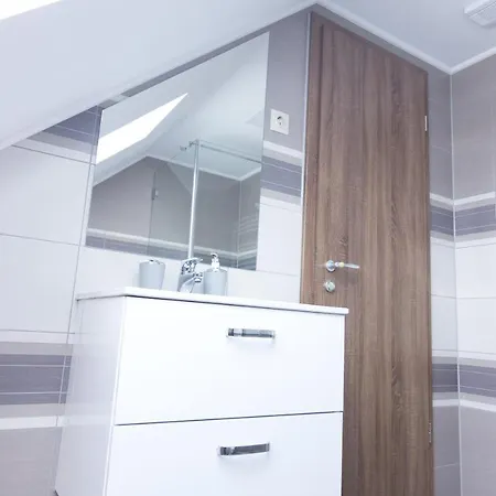 Cuha-gyoengye Apartmanhaz Zirc