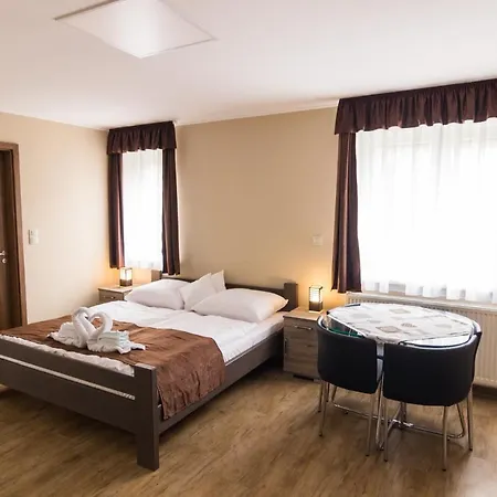 Cuha-gyoengye Apartmanhaz Apartment