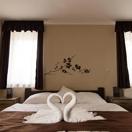 Cuha-gyoengye Apartmanhaz *
