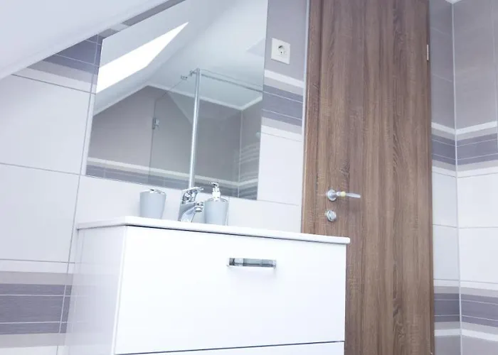 Cuha-gyoengye Apartmanhaz Zirc